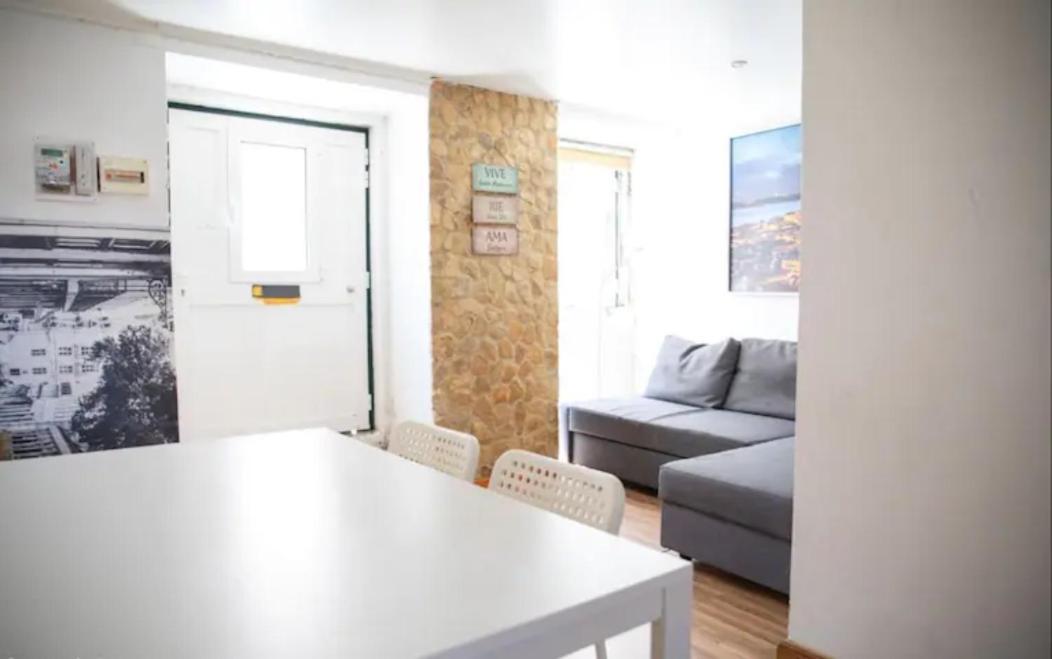 Appartamento Apartamento Com Terraco E Churrasqueira Lisbona Esterno foto