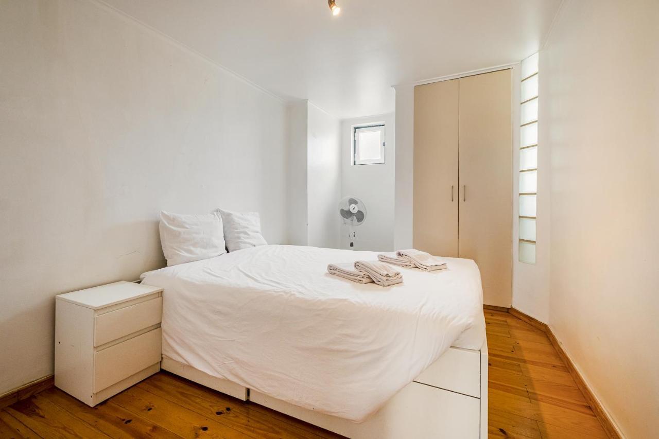 Appartamento Apartamento Com Terraco E Churrasqueira Lisbona Esterno foto